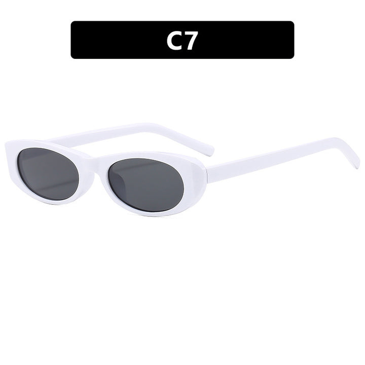 Ladies fashionable sunglasses in elegant oval frame Bowlift