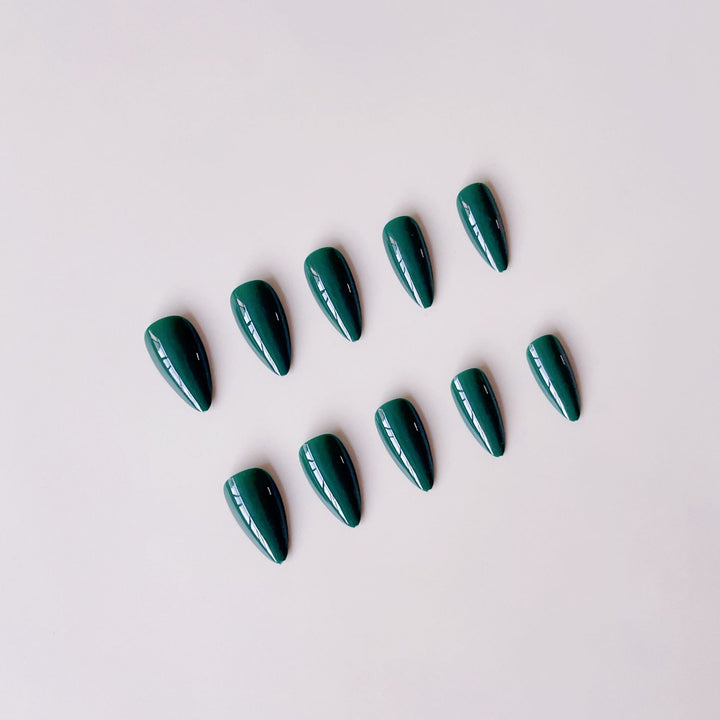 Artificial nail set with elegant, shiny finish Bowlift