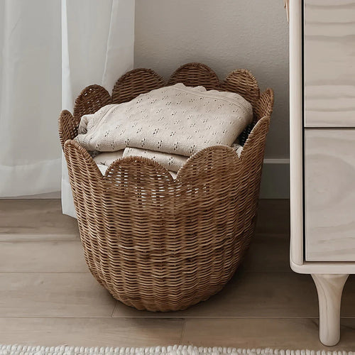 Decorative basket with wavy edge Bowlift