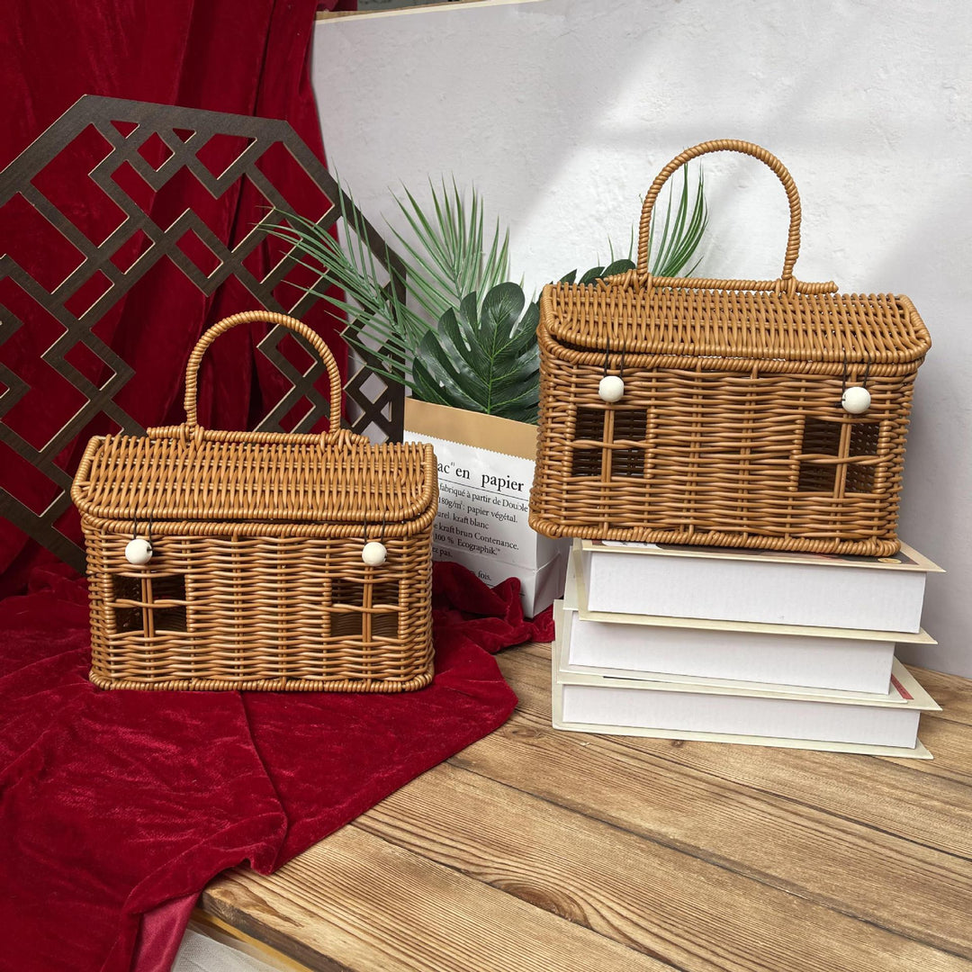 Women's stylish braided basket with rounded roof Bowlift