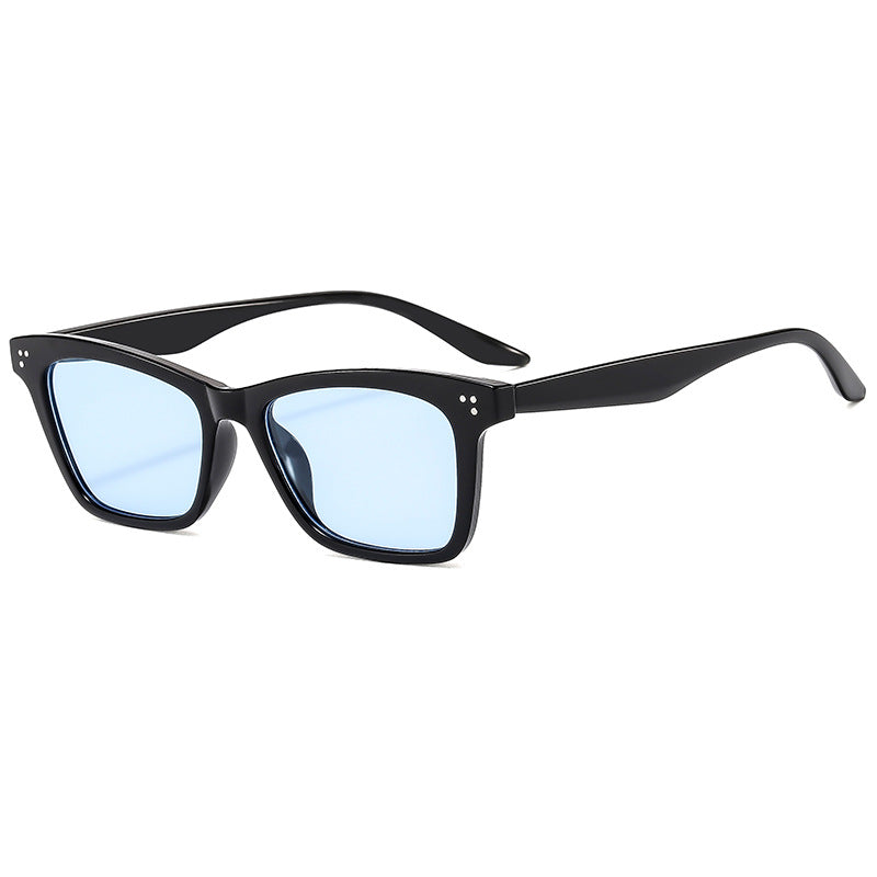 Ladies elegant sunglasses in fashionable rectangular design Bowlift