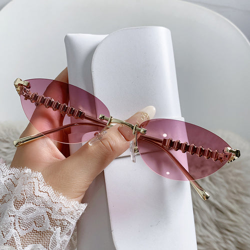 Fashionable Cat-Eye Sunglasses with Decorative Frame