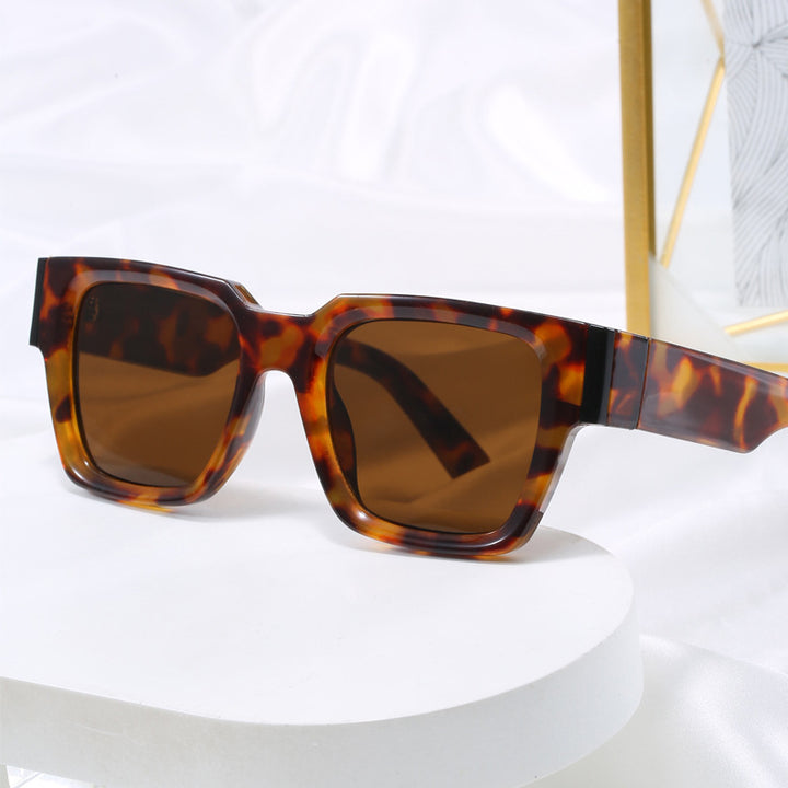 Ladies stylish square sunglasses with polarized lenses Bowlift