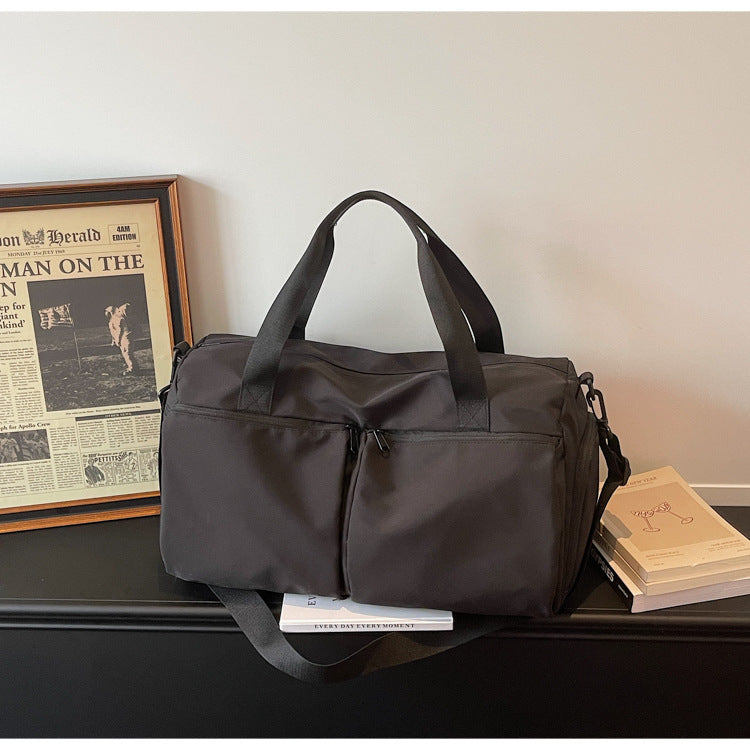 Sporty travel bag with expandable compartments Bowlift
