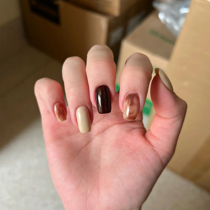 Artistic Press-On Nails with Marble Effect Bowlift