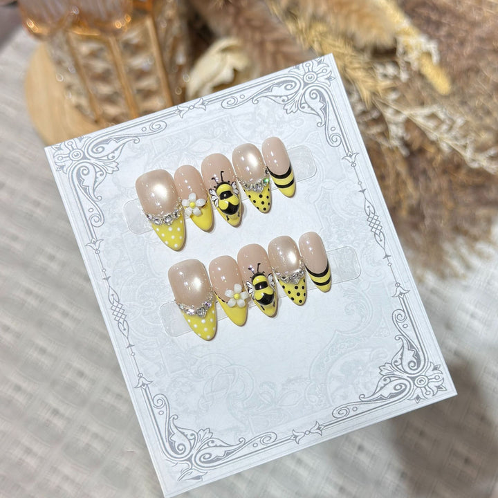 Artistic Bee-Themed Press-On Nail Set Bowlift