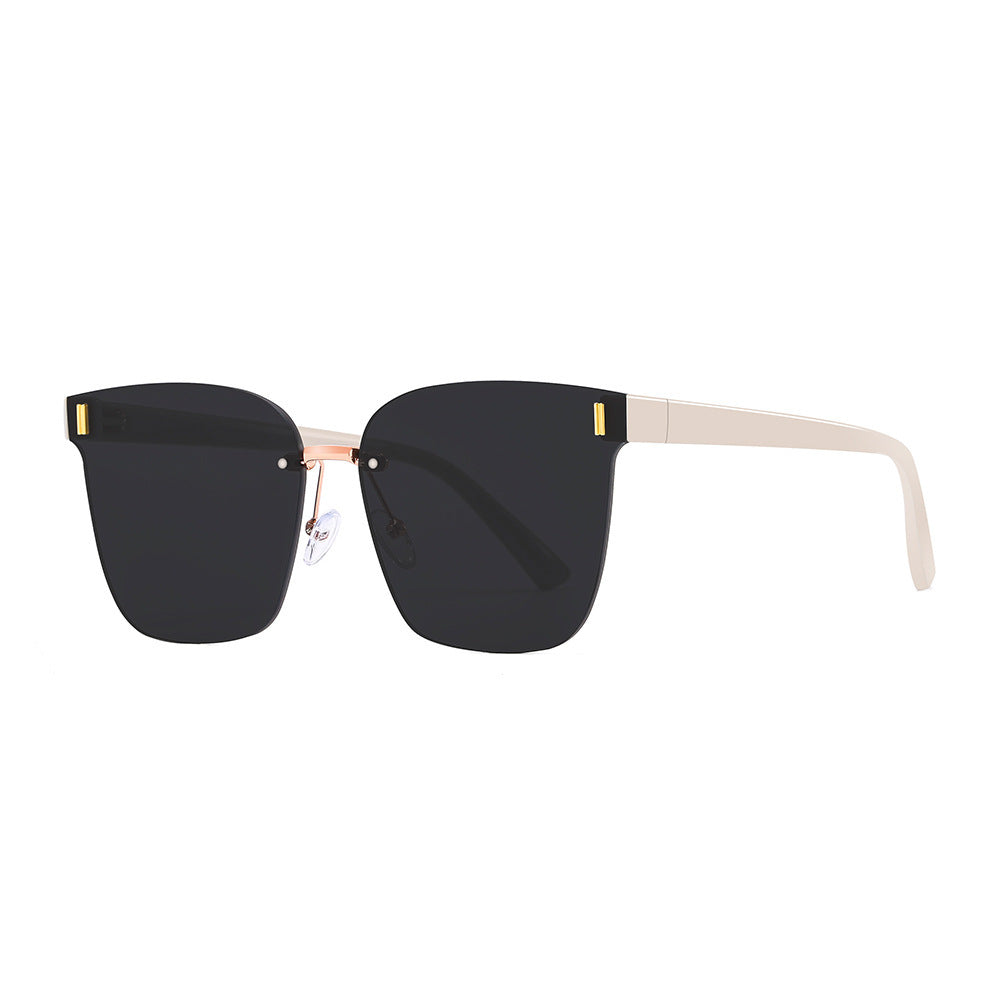 Women’s sunglasses in a modern design with a wide frame Bowlift