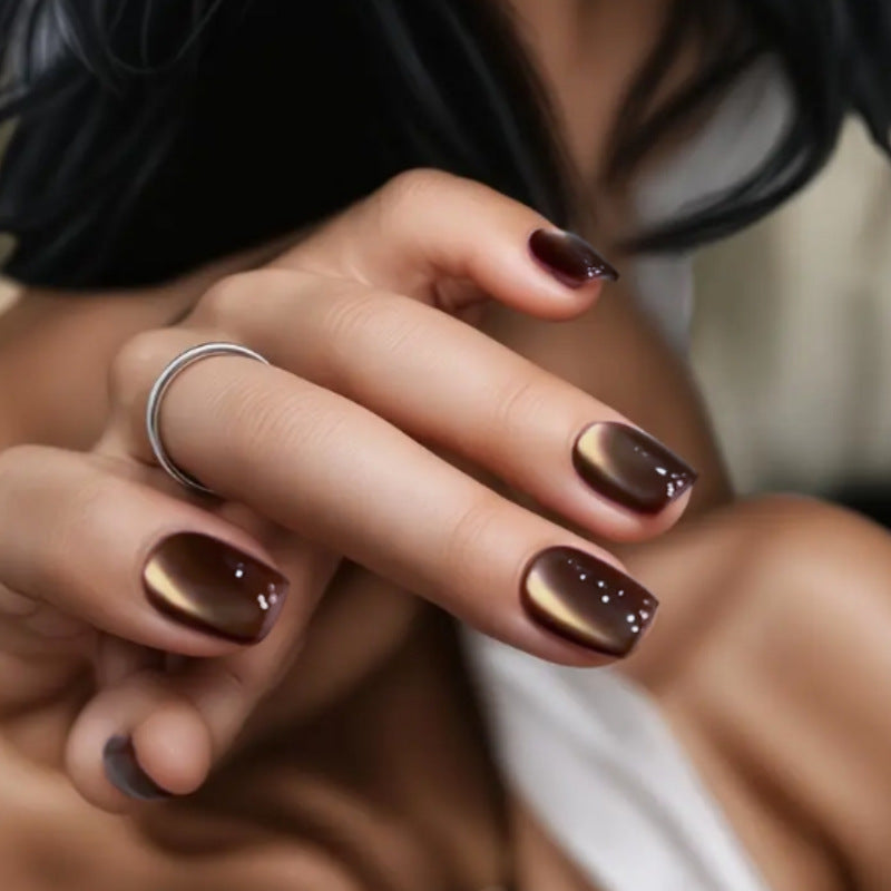 Elegant Press-On Nail Art with Metallic Finish Bowlift