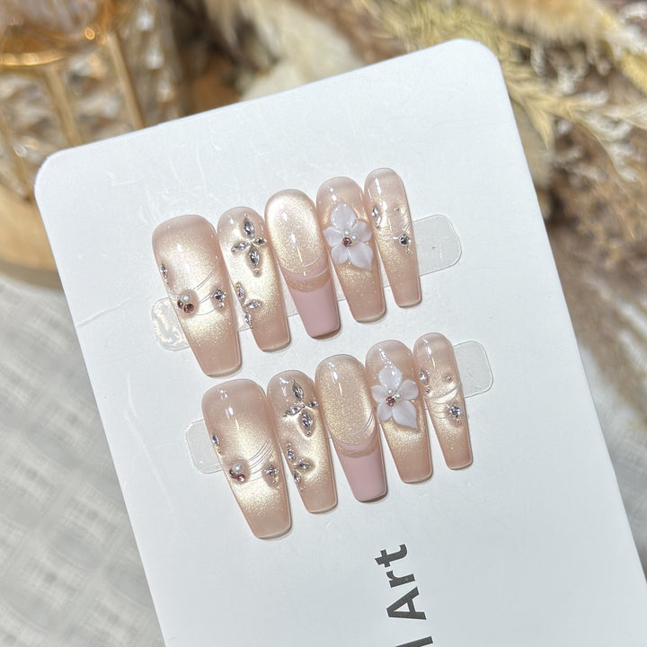 Elegant Floral Accent Press-On Nail Set Bowlift