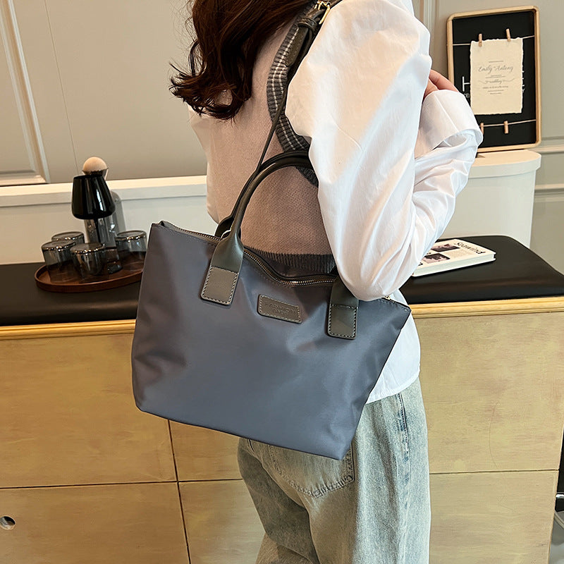 Elegant Structured Handbag Bowlift