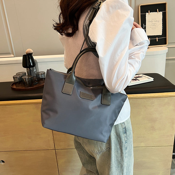Elegant Structured Handbag Bowlift