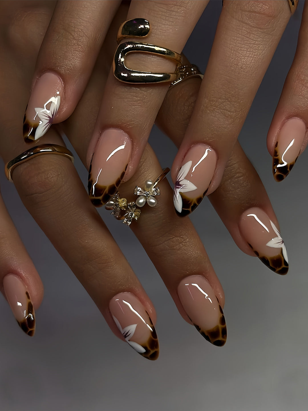 Exquisite Floral Design Stiletto Nails Bowlift