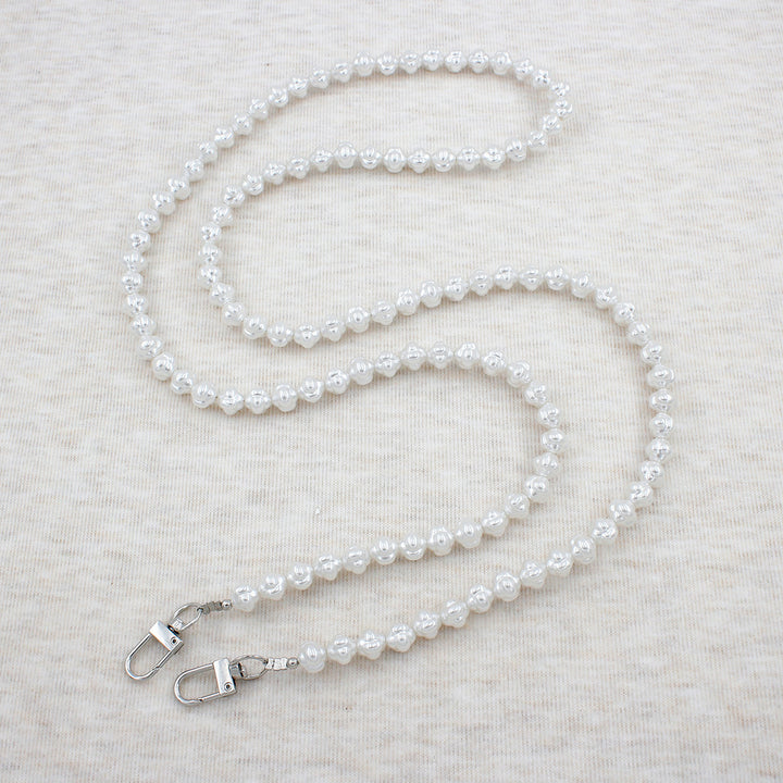 Elegant Pearl Eyewear Chain Bowlift
