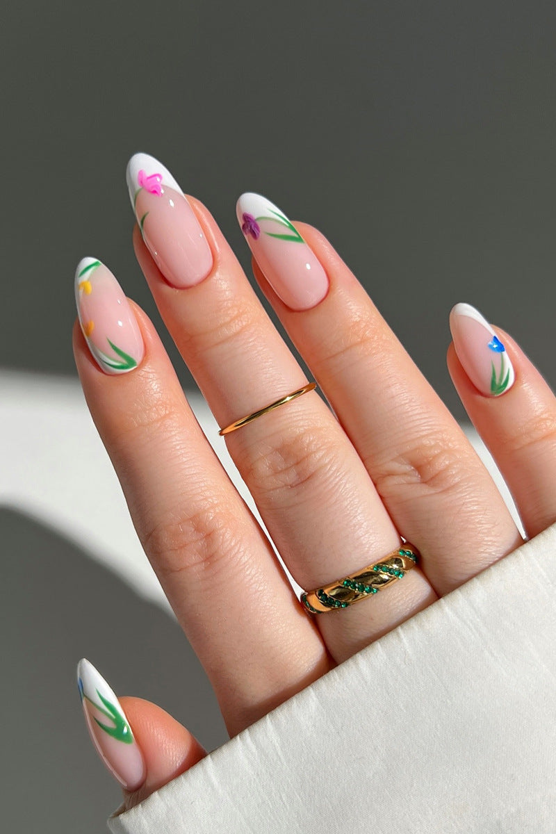 Elegant Heart-Designed Press-On Nail Tips Bowlift