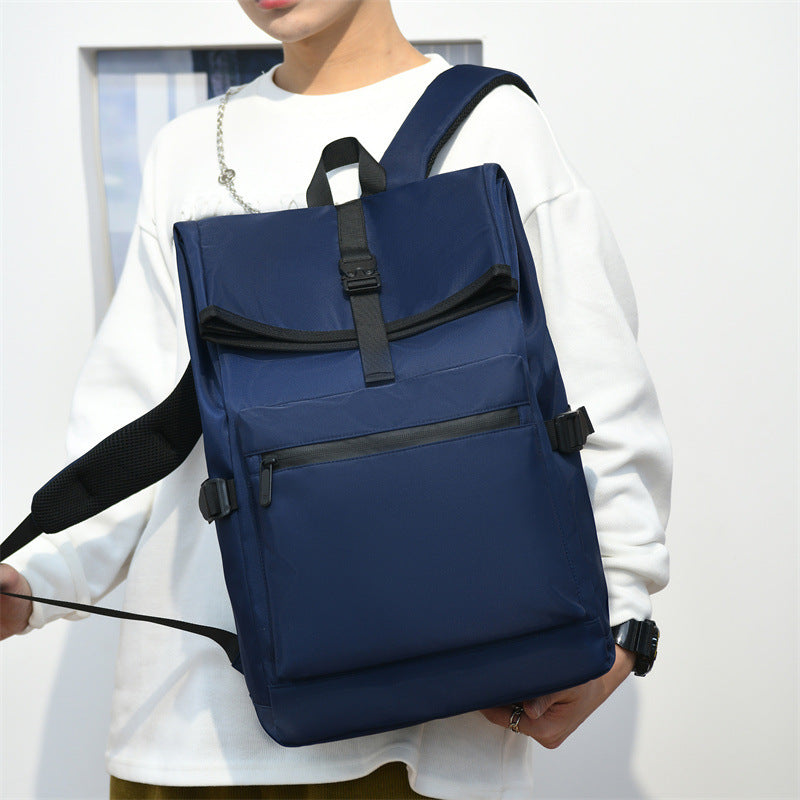 Backpack with Practical Rolltop Closure Bowlift