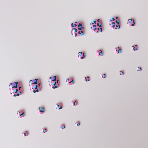 Artificial nail set with vibrant leopard pattern Bowlift