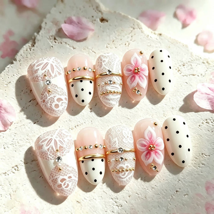 Elegant Lace Press-On Nail Set Bowlift