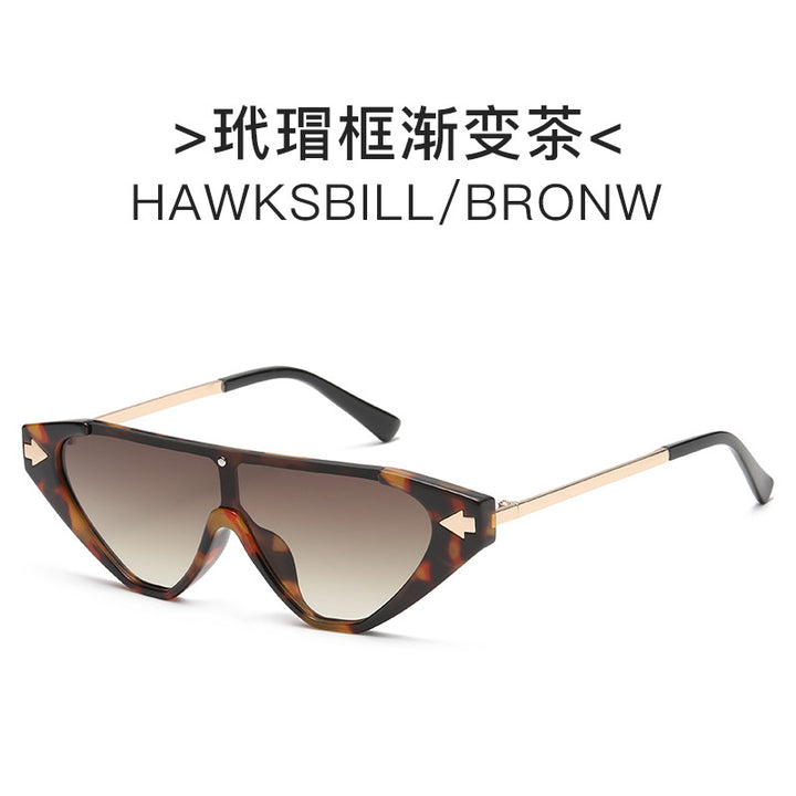 Women futuristic sunglasses with distinctive design Bowlift
