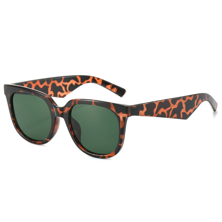 Women stylish sunglasses in modern, geometric design Bowlift