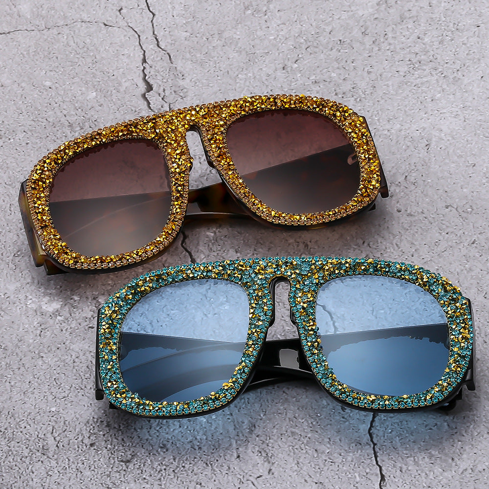 Women's eye-catching sunglasses with crystal embellishment Bowlift