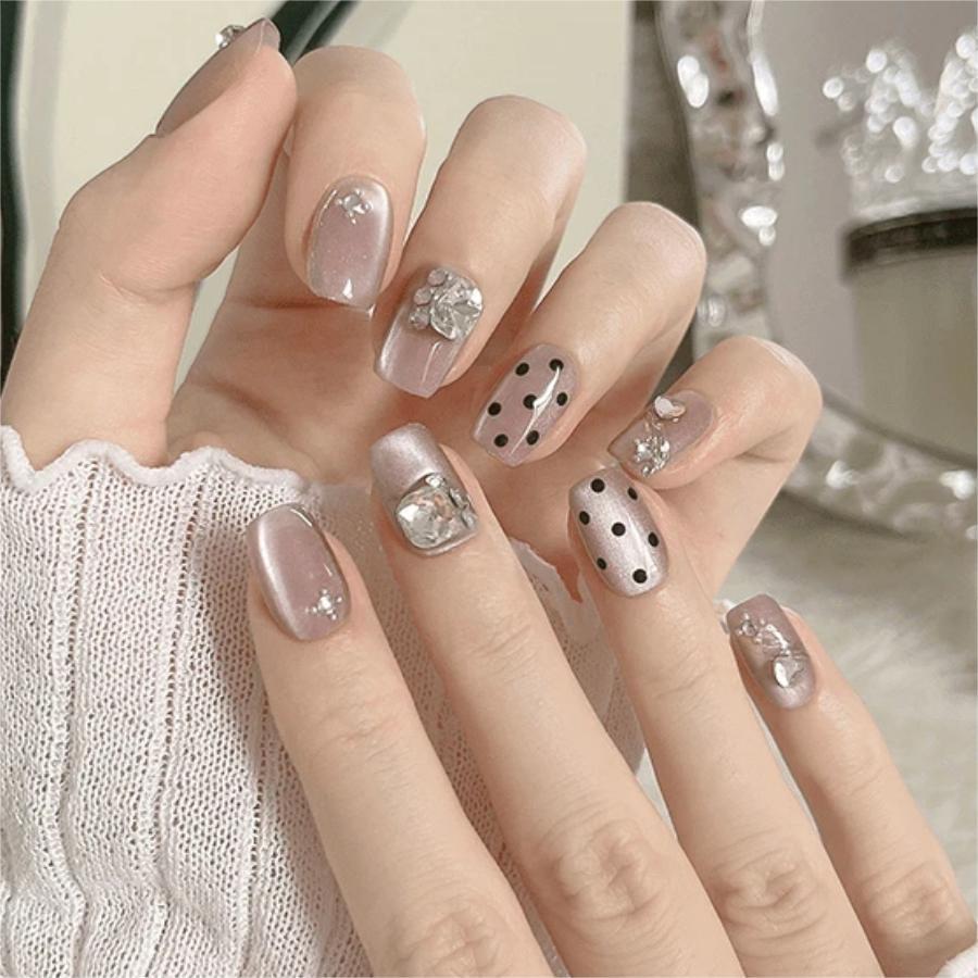 Artificial nail set with elegant 3D decorations Bowlift