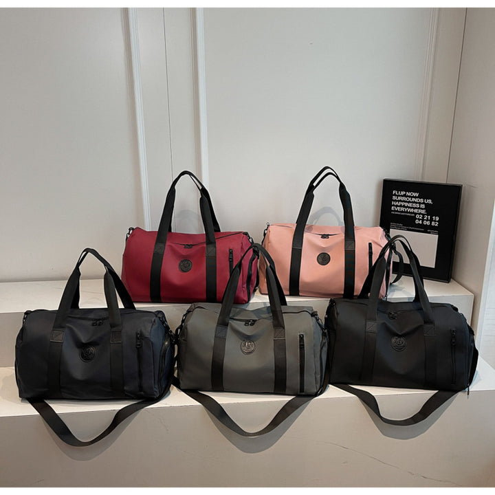 Sporty travel bag with reinforced zipper and side pocket Bowlift