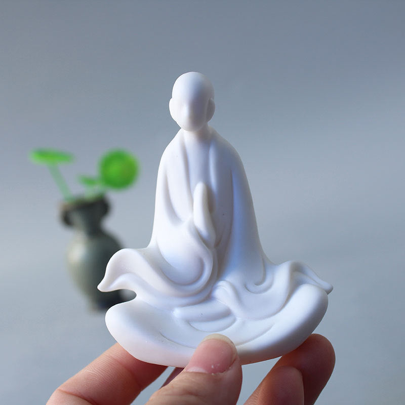 Decorative porcelain figure Bowlift