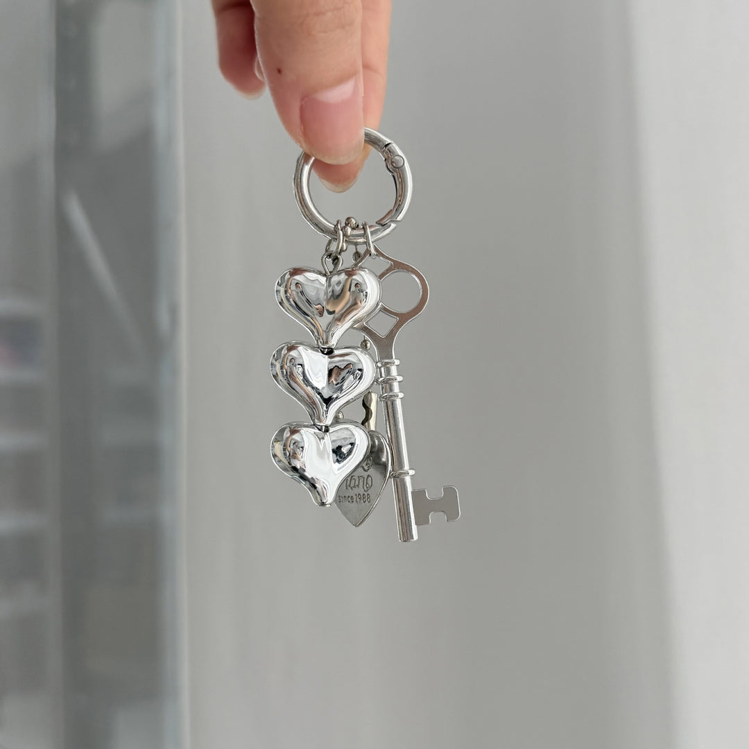 Artistic Heart-Shaped Keychain Bowlift
