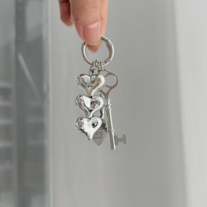 Artistic Heart-Shaped Keychain Bowlift