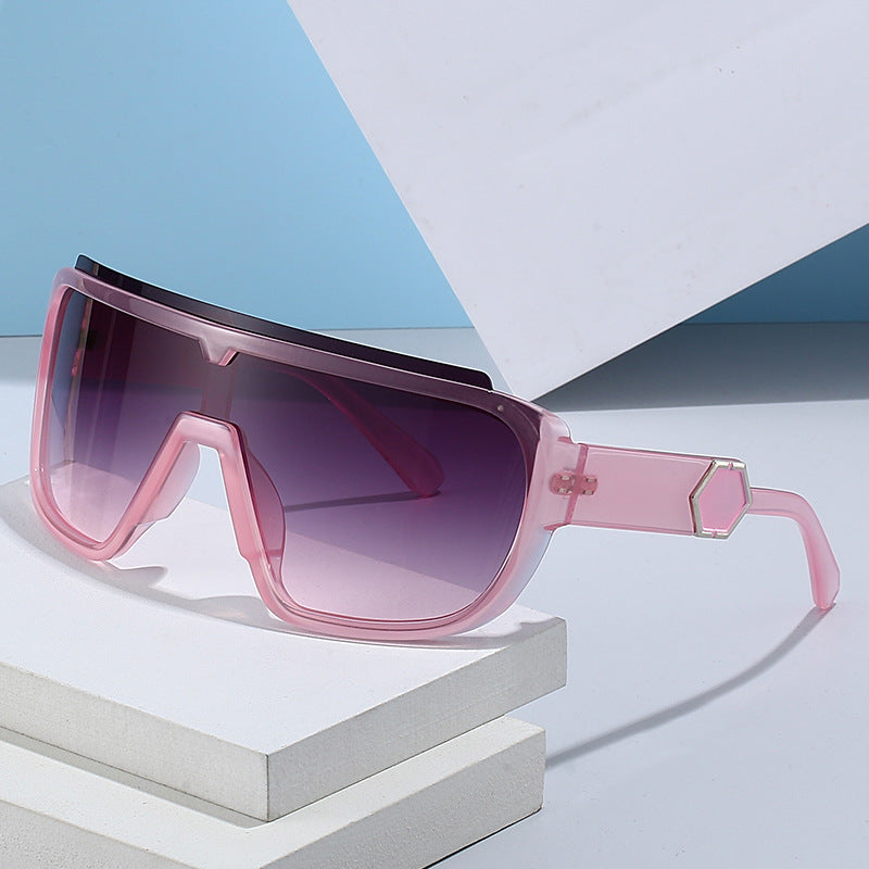 Women's fashionable sports sunglasses with innovative, aerodynamic design Bowlift