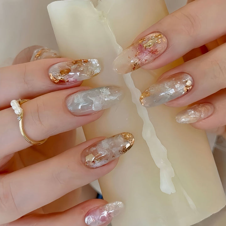 Artificial nails with glamorous metallic details and sparkling design Bowlift