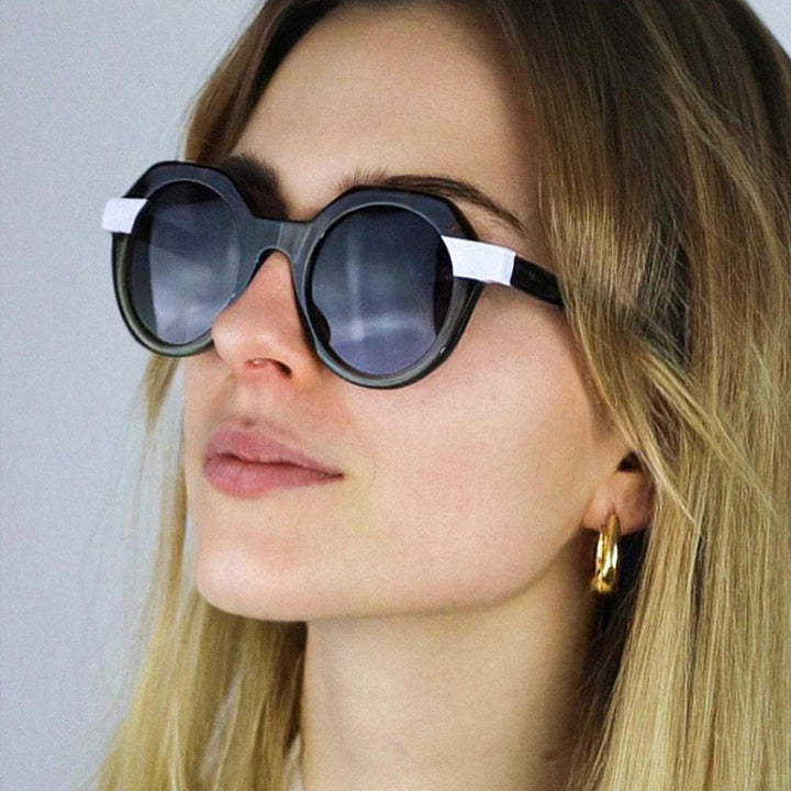 Ladies extravagant round sunglasses with colored accented frame Bowlift