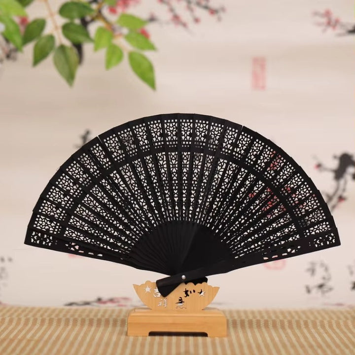 Ladies fine fan made of artistically pierced paper Bowlift