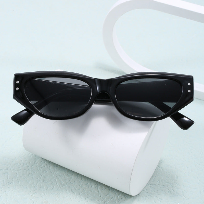 Women's fashionable sunglasses in trendy Cat-Eye style Bowlift