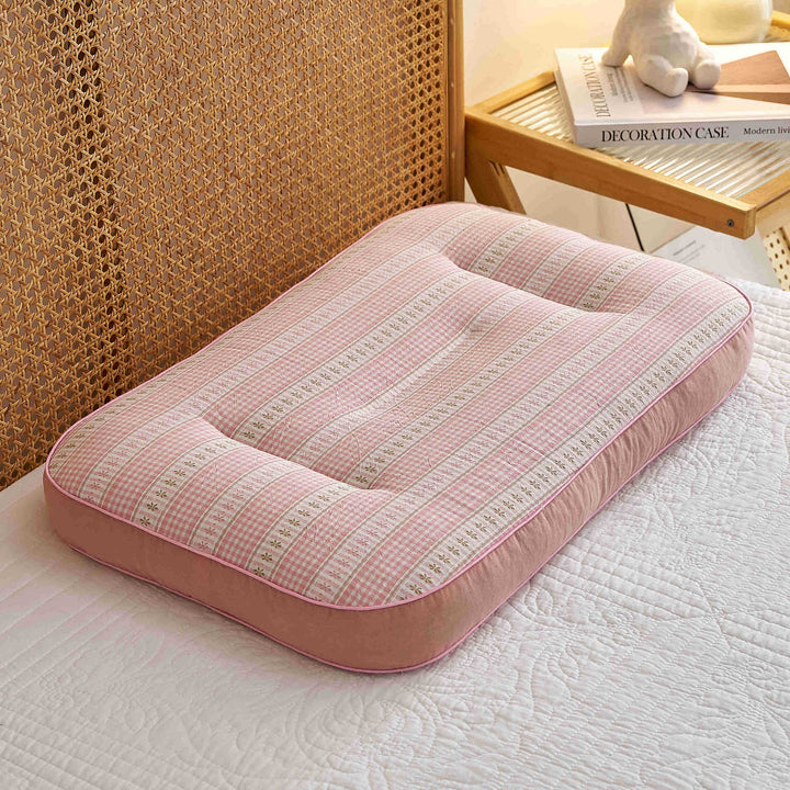Ergonomic sleeping pillow with gentle support Bowlift