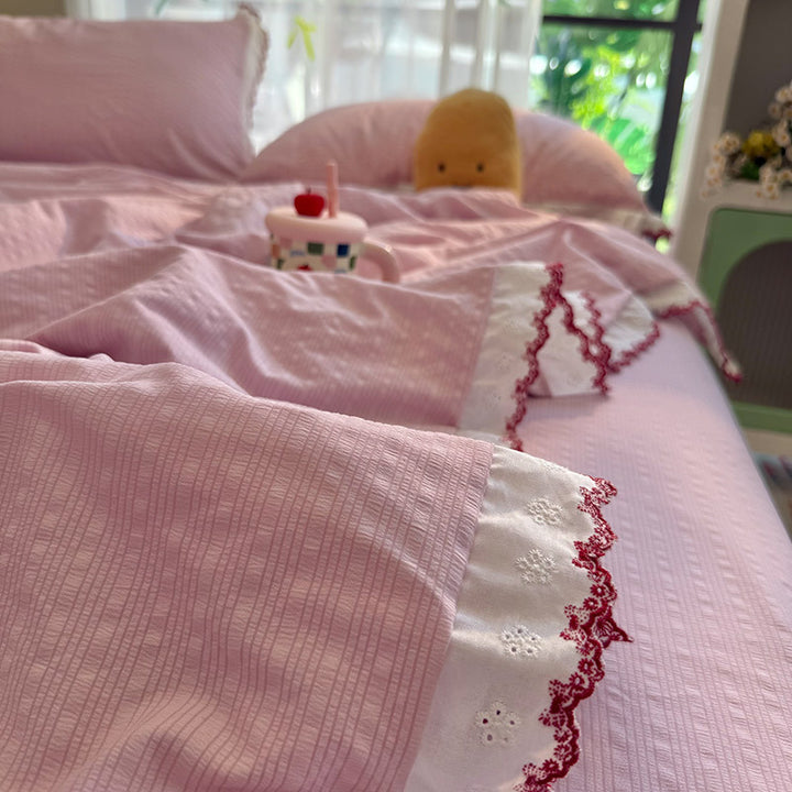 Women's bedspread with elegant lace embellishments and fine cotton surface Bowlift