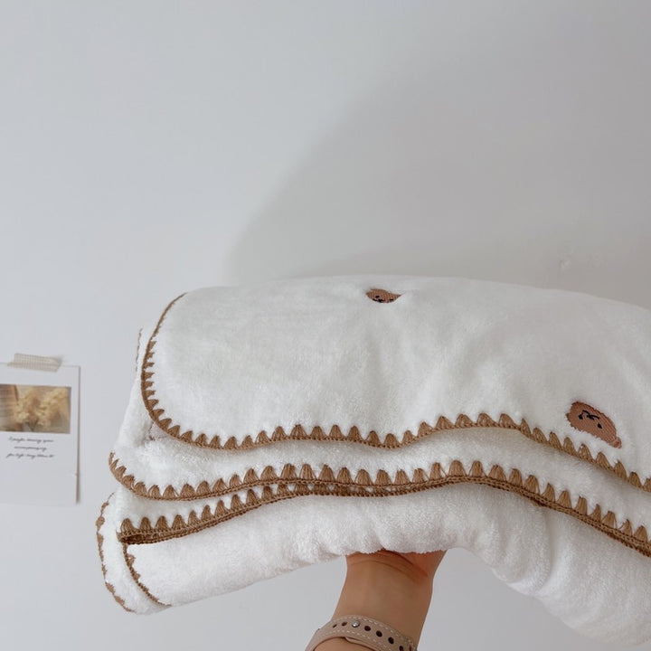 Unisex cuddly blanket with sweet bear motifs Bowlift