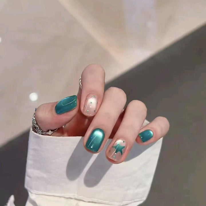 Festive Character-Inspired Nail Art Set Bowlift