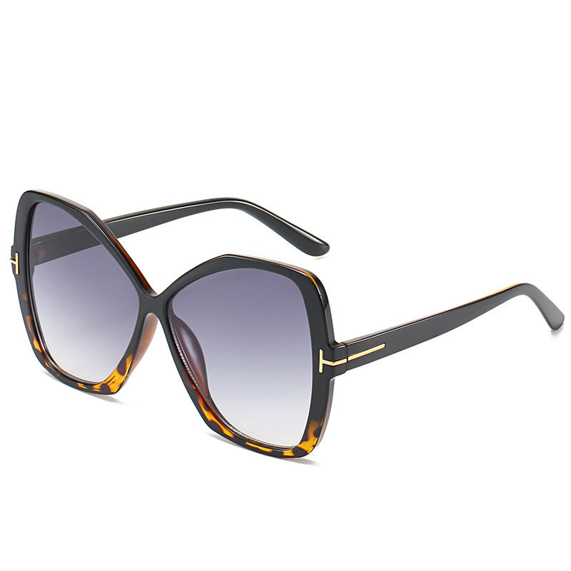Fashionably Oversized Geometric Sunglasses Bowlift