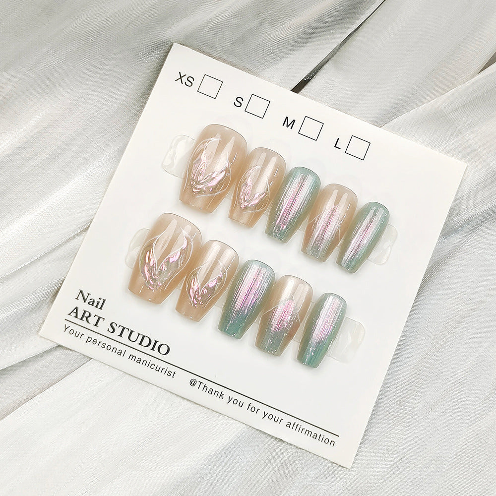 Glamorous Artificial Nails with Shimmering Design Bowlift