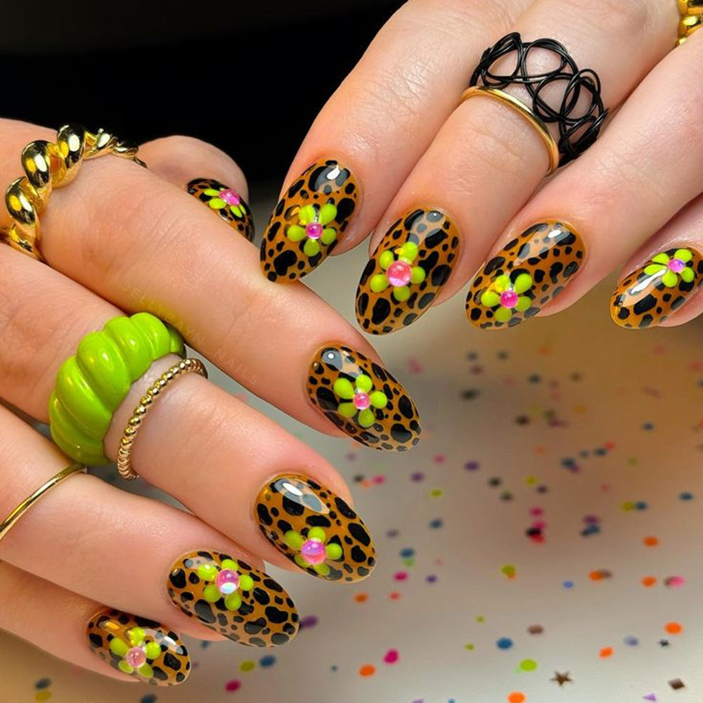 Glamorous nail art with leopard pattern and flower appliqués Bowlift