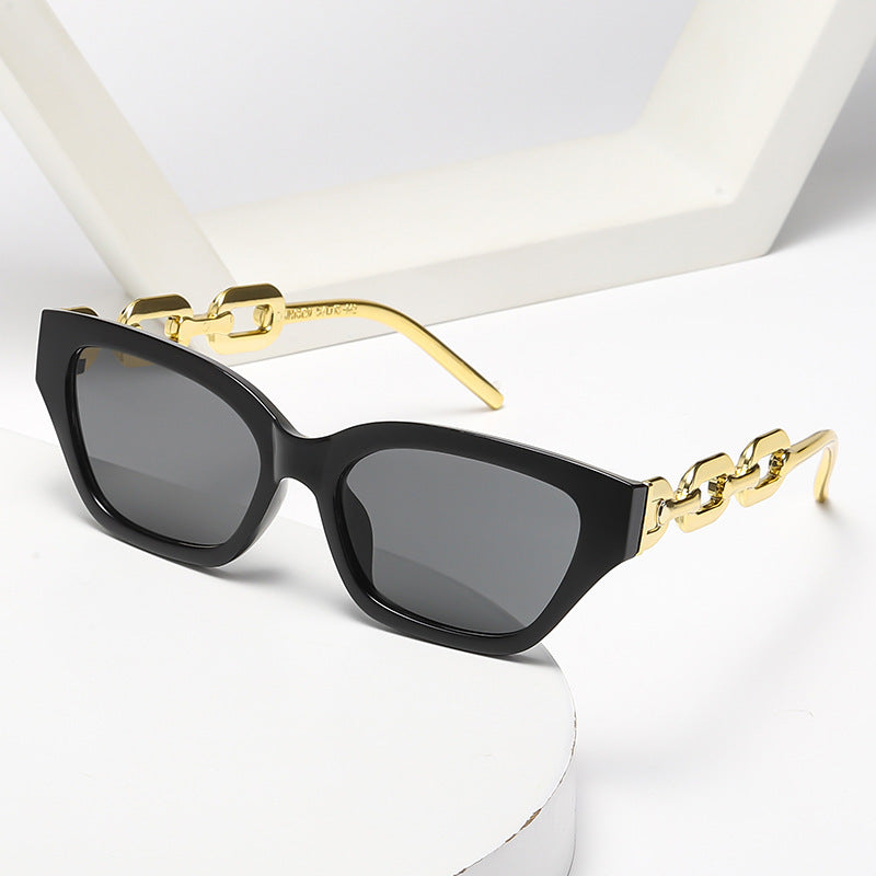 Luxe Fashion Cat Eye Sunglasses with Statement Chain Bowlift