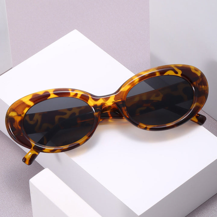 Women Oversized Sunglasses in Modern Design Bowlift