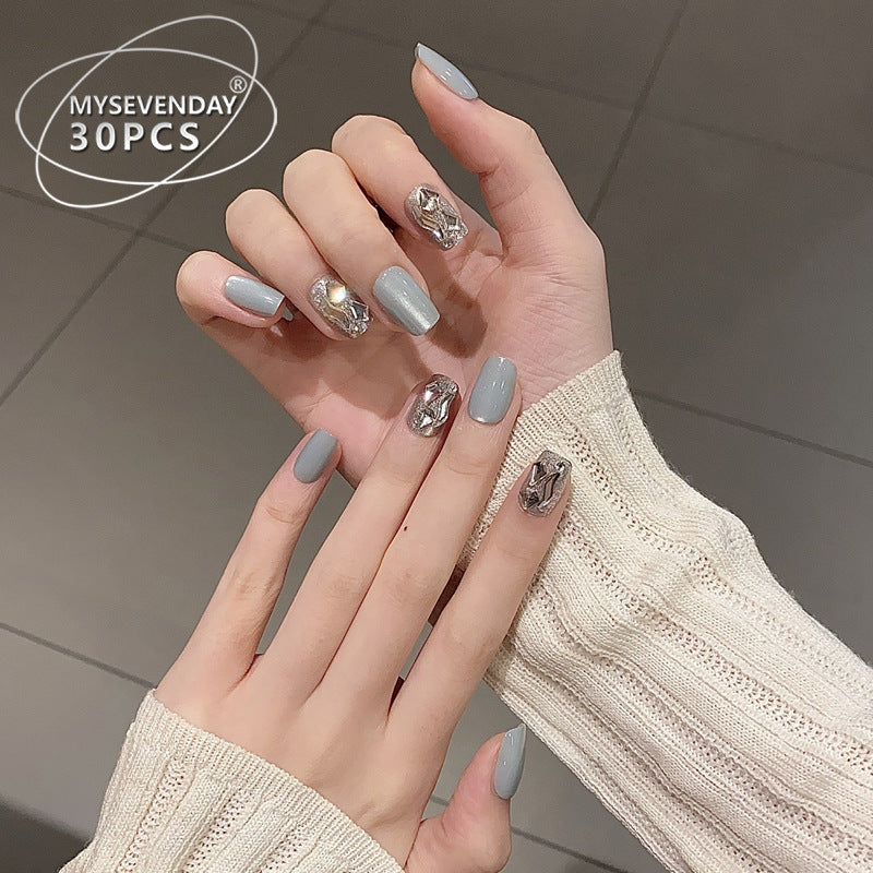 Glamorous Metallic Accent Press-On Nails Bowlift