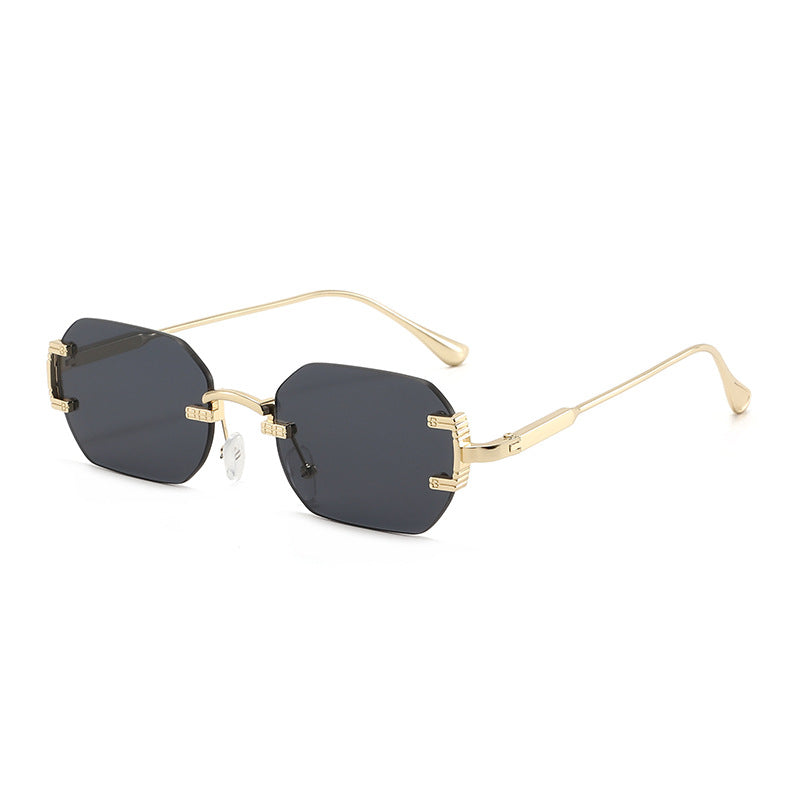 Ladies geometric sunglasses with luxurious metal frame and protective UV filter Bowlift