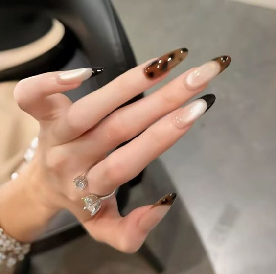 Artificial nails with elegant ombre effect and delicate rhinestone embellishments Bowlift