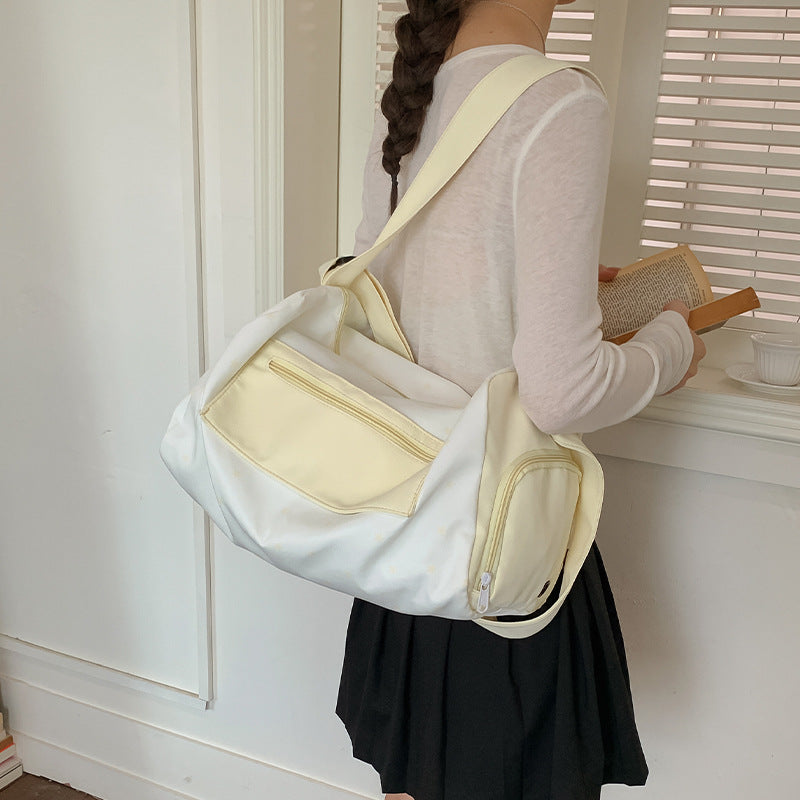 Sporty shoulder bag with practical slip pockets Bowlift