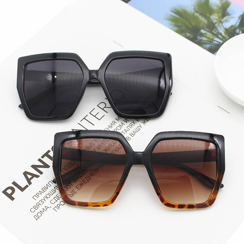 Ladies elegant oversized sunglasses with luxurious frame Bowlift