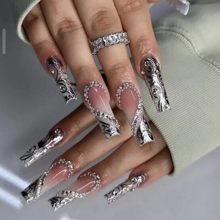 Artificial nails with sparkling rhinestones Bowlift