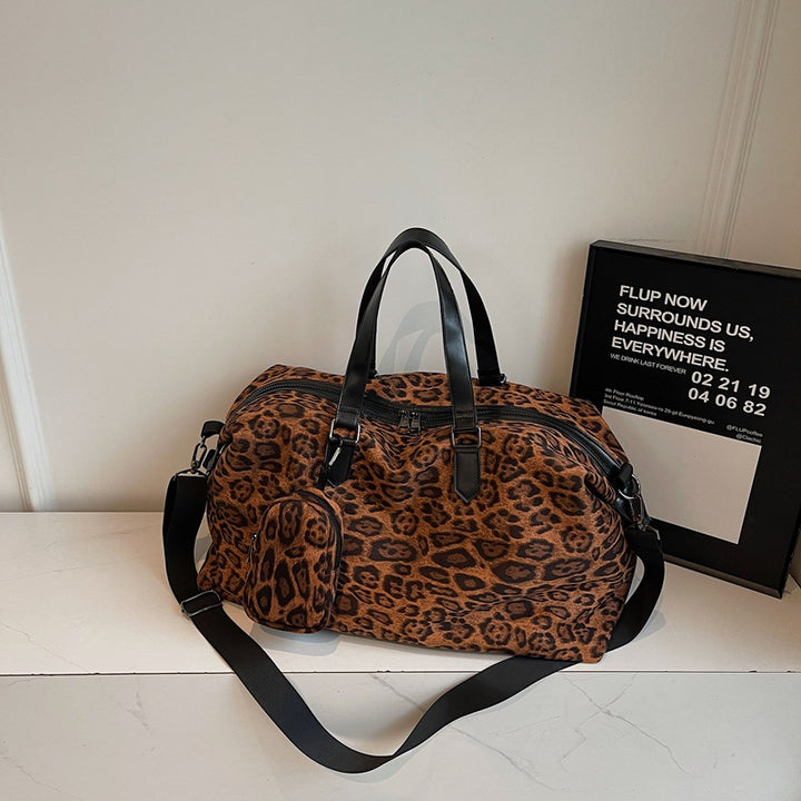 Weekend travel bag in fashionable leopard pattern Bowlift